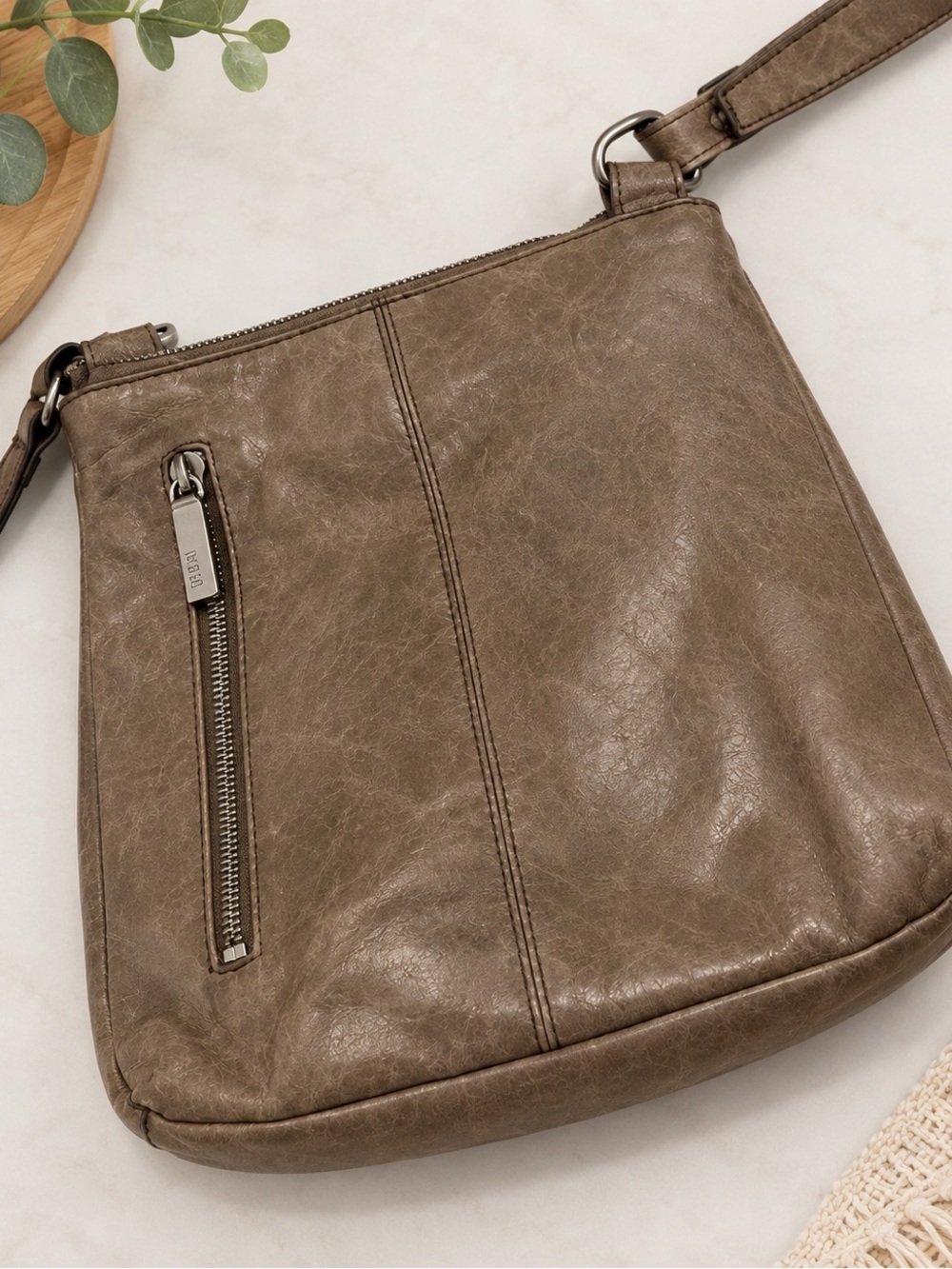 🤎 HOBO International Leather Crossbody Bag – Taupe
